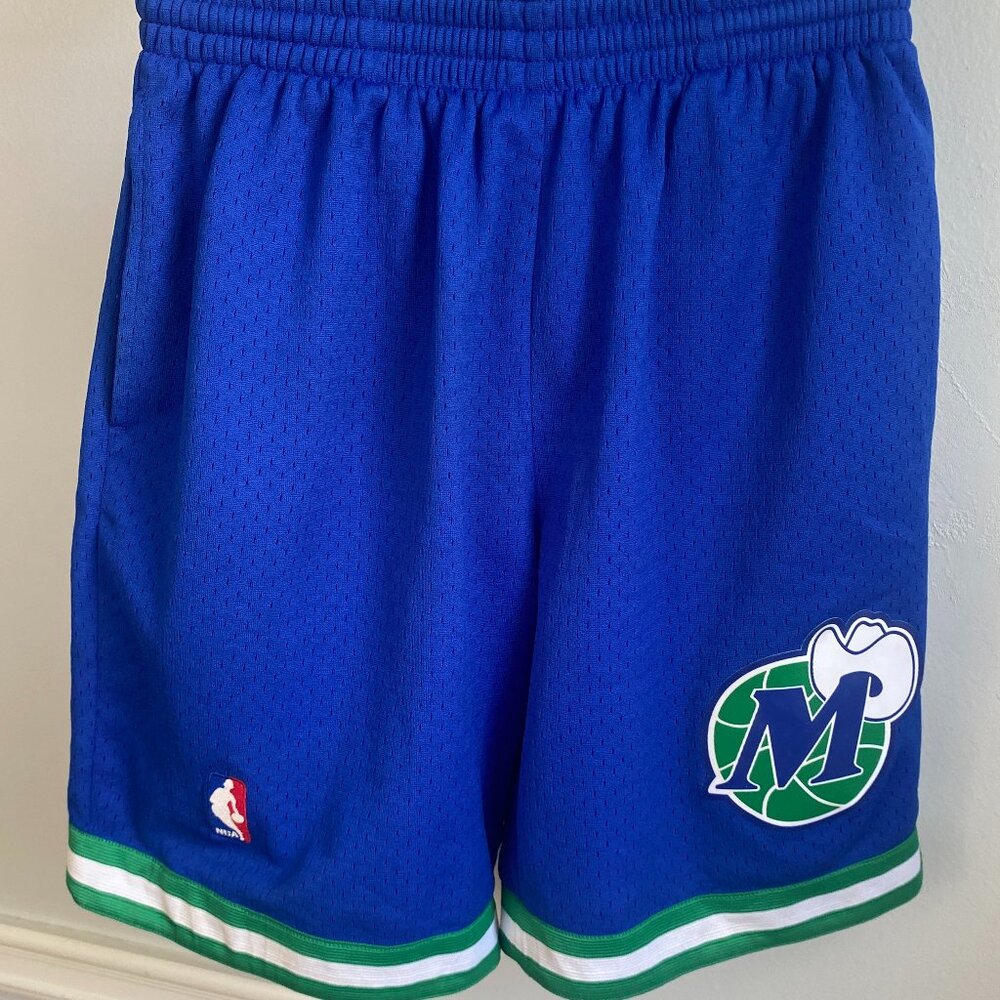 Dallas Mavericks Mitchell & Ness Hardwood Classics Swingman Basketball Shorts